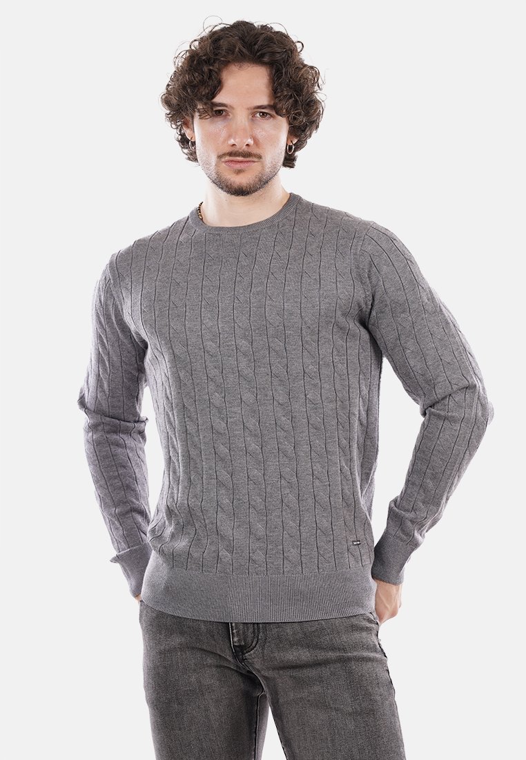 Maglione grigio a maglia con maniche lunghe, scollo rotondo, polsini e orlo a coste, realizzato in un tessuto morbido, caratterizzato da motivi testurizzati verticali.