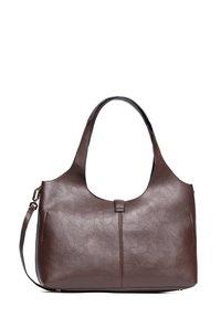 Brun skuldertaske i læder med tekstureret overflade, brede buede stropper, central lukning og en ekstra justerbar rem.