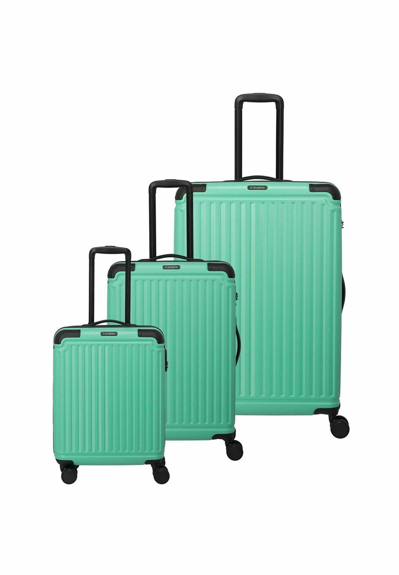 Drei Hartschalenkoffer in Mintgrün mit geribbeltem Design, schwarzen Akzenten, ausziehbaren Griffen und vier Rädern für Mobilität.