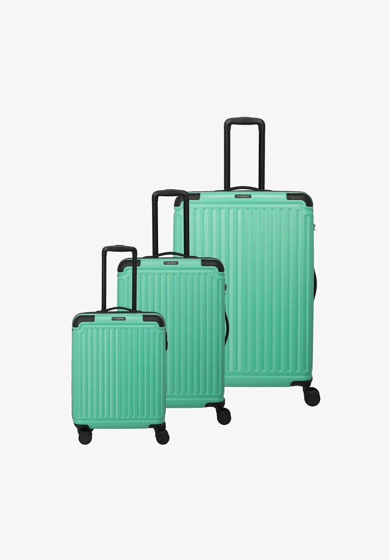 Drei Hartschalenkoffer in Mintgrün mit geribbeltem Design, schwarzen Akzenten, ausziehbaren Griffen und vier Rädern für Mobilität.