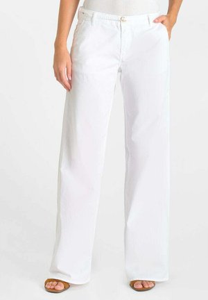 Pantalon blanc à jambes larges en coton avec une texture lisse. Doté d'une fermeture à bouton et zip, de poches latérales, et d'une coupe décontractée.