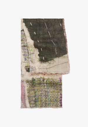 Tkaną chustę w różnych ziemistych odcieniach cechuje teksturowana powierzchnia, postrzępione krawędzie oraz skomplikowane wzory w odcieniach purpury, zieleni i beżu.