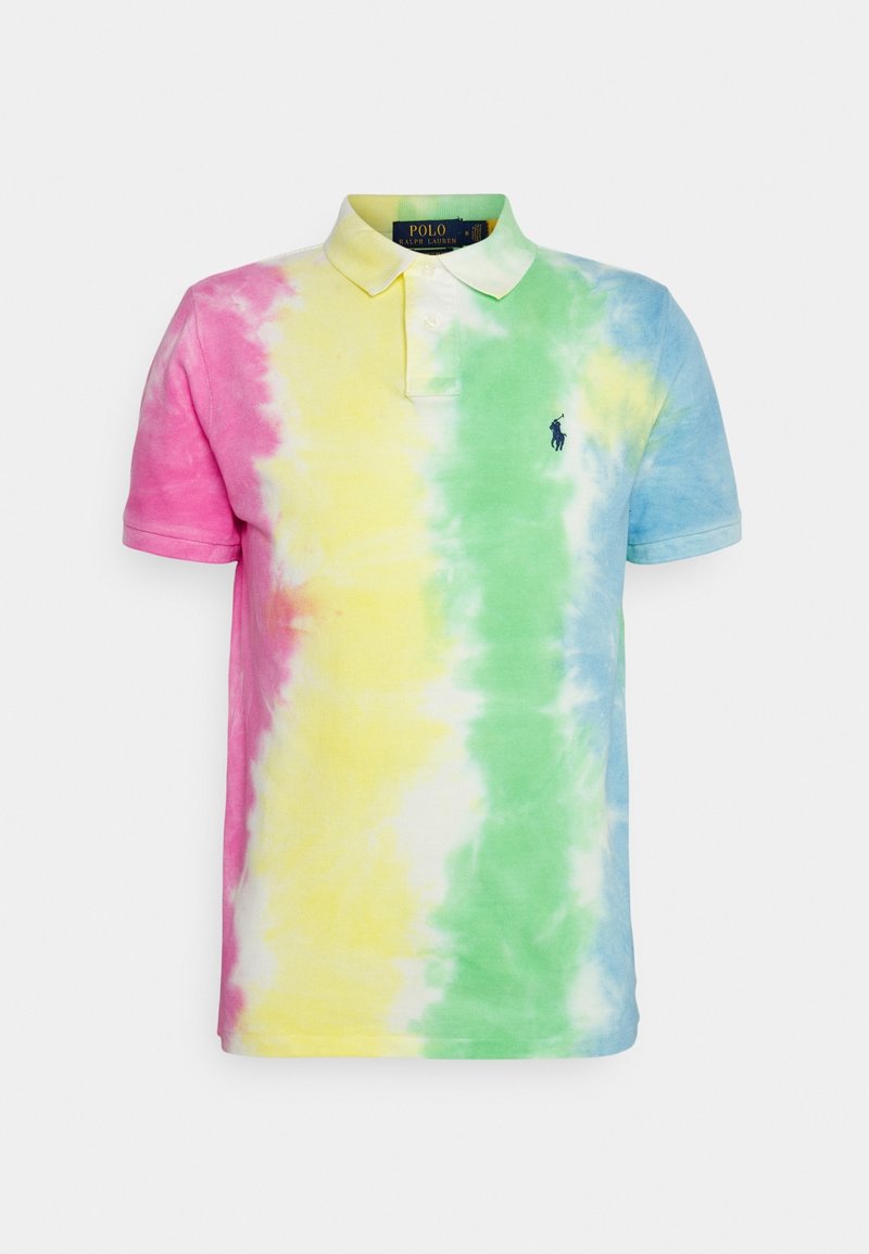 Polo à manches courtes avec motif tie-dye rose, jaune, vert et bleu et logo bleu marine sur la poitrine.