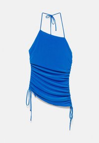 Haut bleu sans manches à col halter avec liens réglables au niveau du cou et des côtés, avec tissu plissé sur un côté.