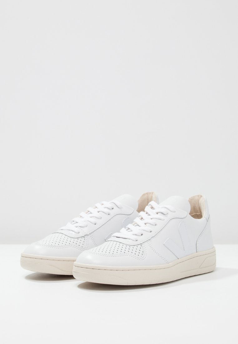 veja v10 trainers uk