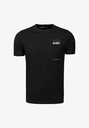 Zwart T-shirt met korte mouwen en ronde hals, voorzien van een borstzak met een kleine grijze zonnebrilafbeelding en het logo "Karl Lagerfeld" onder de zak.