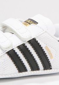 Schepsel Prominent achterzijde adidas Originals SUPERSTAR - Babyschoenen - white/core black/wit -  Zalando.nl