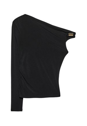 Top noir à une épaule en tissu doux et extensible. Présente un design froncé sur le côté et un accent métallique au niveau de l'encolure.