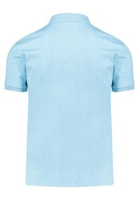 Světle modrá polo košile s krátkým rukávem a texturovaným povrchem. Disponuje klasickým límečkem a rovním lemem. Žádné viditelné vzory ani akcenty.