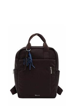 Zaino quadrato nero con tasca frontale con zip, manici doppi, spallacci e portachiavi a fiore blu.