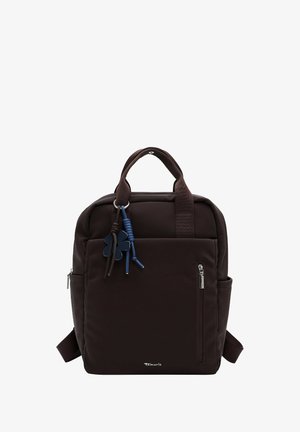 Zaino quadrato nero con tasca frontale con zip, manici doppi, spallacci e portachiavi a fiore blu.