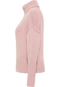 Pull en maille rose pâle avec un col montant, des poignets et un ourlet côtelés ; présente une coupe décontractée et un tissu texturé pour plus de chaleur.