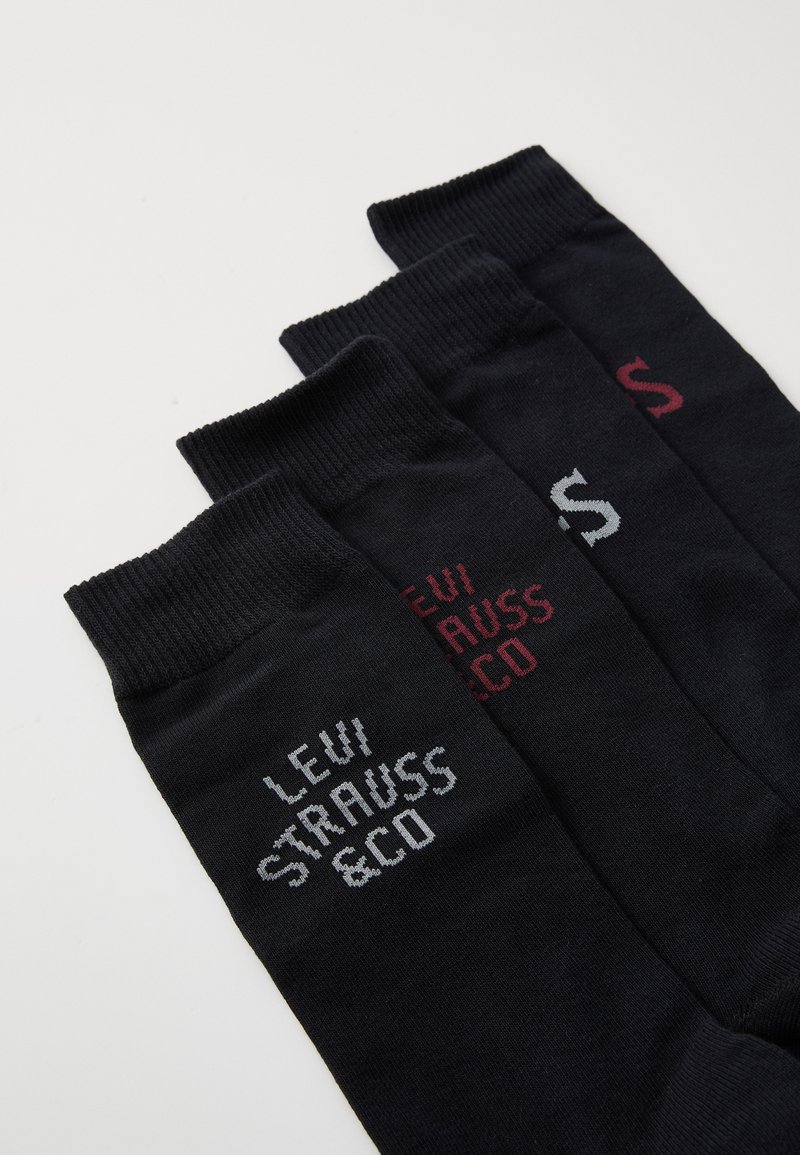 Tre paia di calzini neri di cotone con polsini a costine, dotati di loghi stampati "Levi Strauss & Co" in grigio e borgogna sui lati.