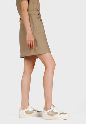 Queen Helena, X34-5-2026 - Sneakers basse - gold-coloured
