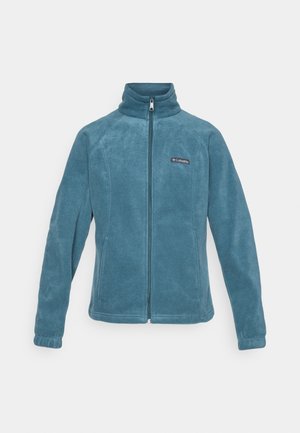 Licht teal fleecejack met een hoge kraag, volledige rits en raglanmouwen. Bevat een klein logo-embleem op de bovenste linkerzijde.