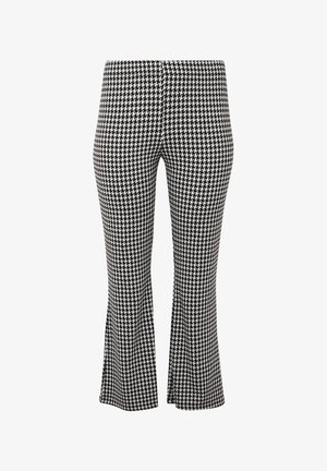 Zwart-witte houndstooth-gepatroneerde flared broeken met een aansluitende taille. Gemaakt van rekbaar materiaal, met een gladde textuur en een casual ontwerp.
