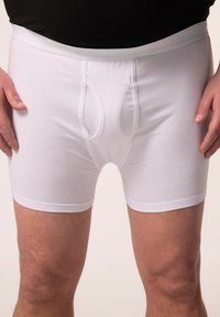 Boxer shorts bianchi realizzati in morbido cotone, con una tasca frontale, una vestibilità aderente e un cinturino elastico con un logo discreto.