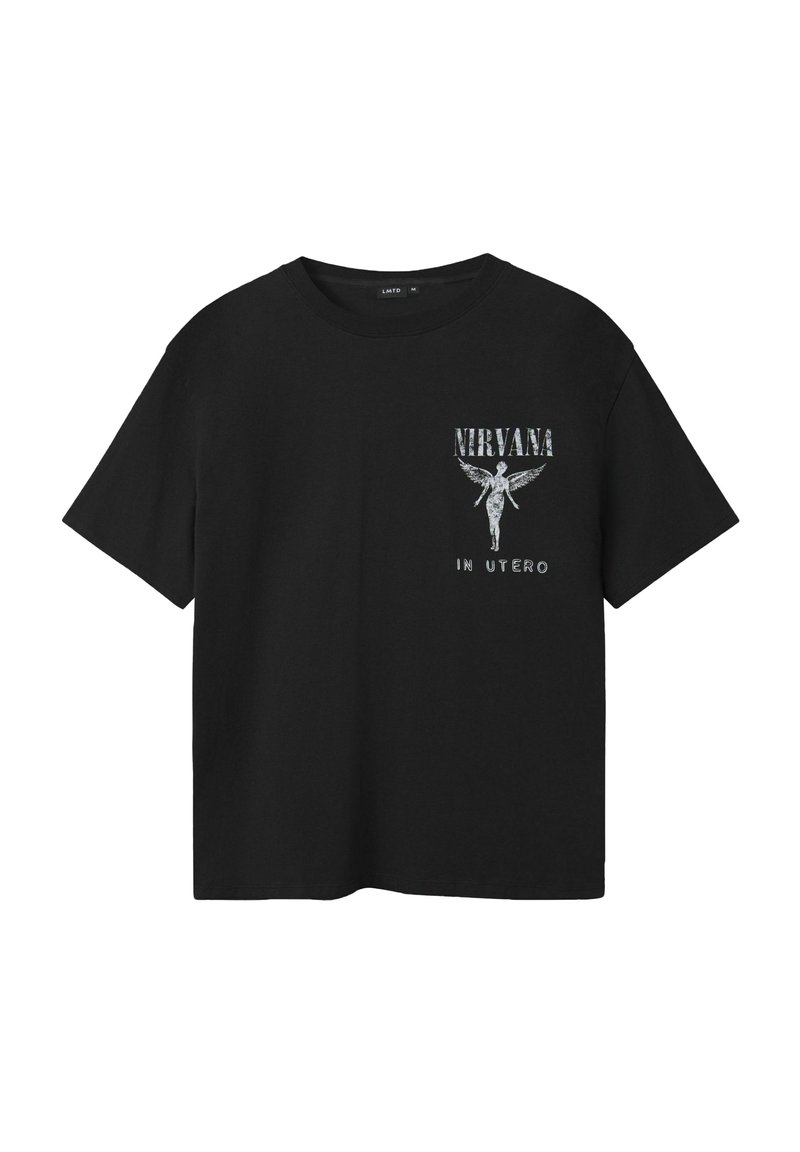 Sort bomulds t-shirt med et frontgrafik af en engel og teksten "NIRVANA IN UTERO" i hvid og grå. Korte ærmer, afslappet pasform.