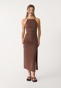 Stradivarius HALTER  - Fodralklänning - dark brown