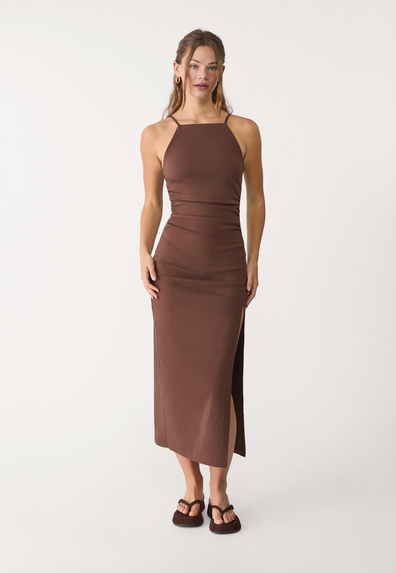 Stradivarius HALTER  - Fodralklänning - dark brown