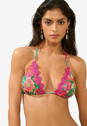 Virágmintás bikini felső, élénk rózsaszín, fodros szegéllyel, színes virágmintával és vékony, állítható pántokkal. Könnyű anyagból készült.