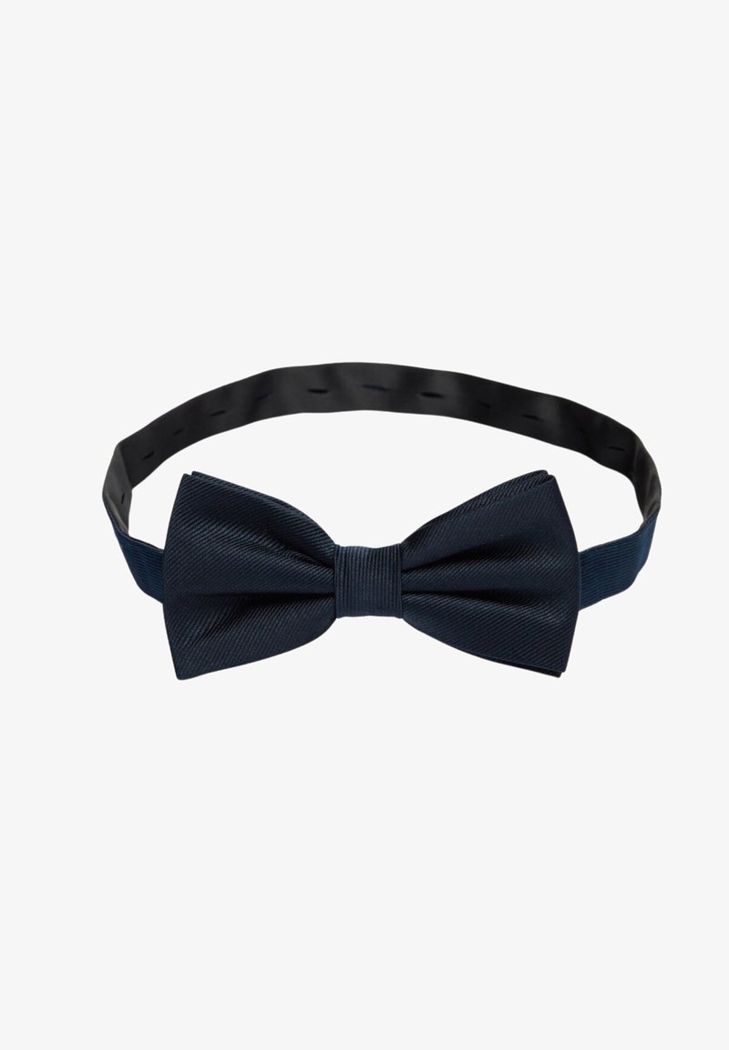 Marinblå fluga i texturerad tyg, med en central knut och ett slätt justerbart band. Klassisk design för formella tillfällen.