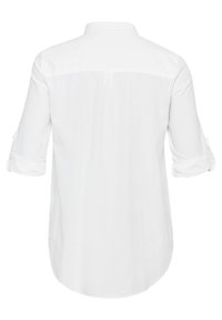 Hvid langærmet skjorte med knaplukket manchet, buet kant og bagplissering. Fremstillet af let stof med en glat tekstur.