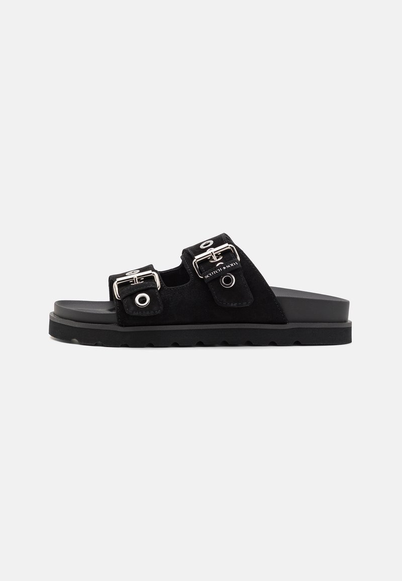Sandali a scivolo in suede nero con due cinture regolabili in argento, suola in gomma con un motivo texturizzato e design piatto.