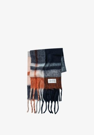 Écharpe en laine avec un motif tartan dans des couleurs marine, gris et rouille ; finition avec des bords à franges et une petite étiquette portant les mots "ARCTIC FOX."