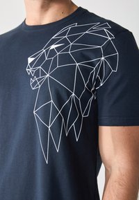 Pier One - T-shirt z nadrukiem