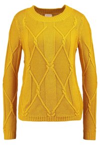 Gul stickad tröja med en diamantskärning, strukturerad detalj, rund halsringning och ribbade ärmslut, tillverkad av ett mjukt garnmaterial.