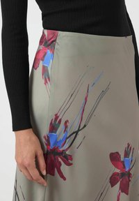 YAS YASPELLA MIDI SKIRT - Jupe trapèze - taupe gray