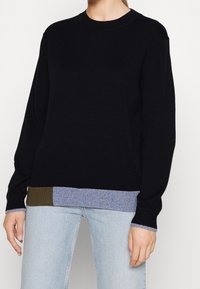 Theory Sweter