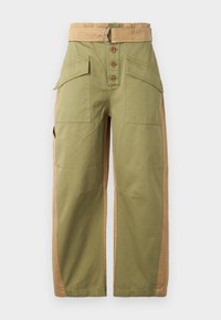 CAROLINA PANT - Široke kavbojke - khaki