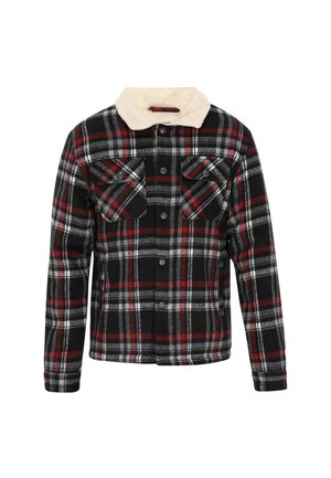 Flanneljakke med sort, rød og grå ternet mønster. Har en krave i cremfaret sherpa og to brystlommer med knaplukninger.