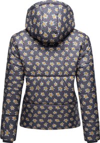 Podložena jakna s cvetličnim vzorcem na sivi podlagi, opremljena s kapuco in quilted dizajnom, obogatena z rumenimi in rdečimi detajli.