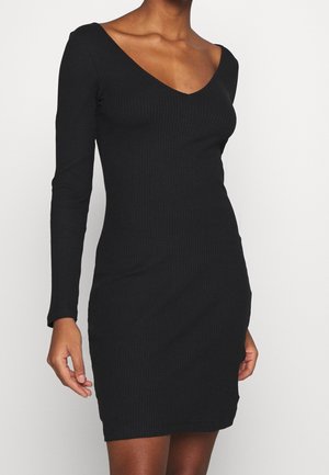 Schwarzes, langärmeliges Rippkleid mit V-Ausschnitt, figurbetontem Schnitt und strukturiertem Stoff. Mittellange, bis zur Mitte des Oberschenkels und ohne sichtbare Hardware.