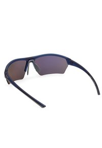 Occhiali da sole sportivi con una montatura in plastica blu scuro, lenti grigie, design angolare e dettagli in gomma per una migliore aderenza sul ponte del naso.