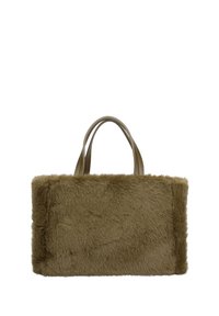 Sac à main rectangulaire de couleur vert olive, avec un extérieur en fausse fourrure douce et deux courtes poignées en cuir marron.