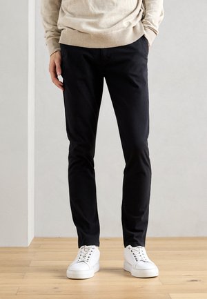 BELTED MOTT - Chinos - black