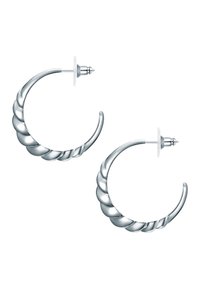 Ezüst színű karika fülbevalók csavart formával, sima felülettel, és biztos rögzítésű tűs zárral a kényelmes viselet érdekében.