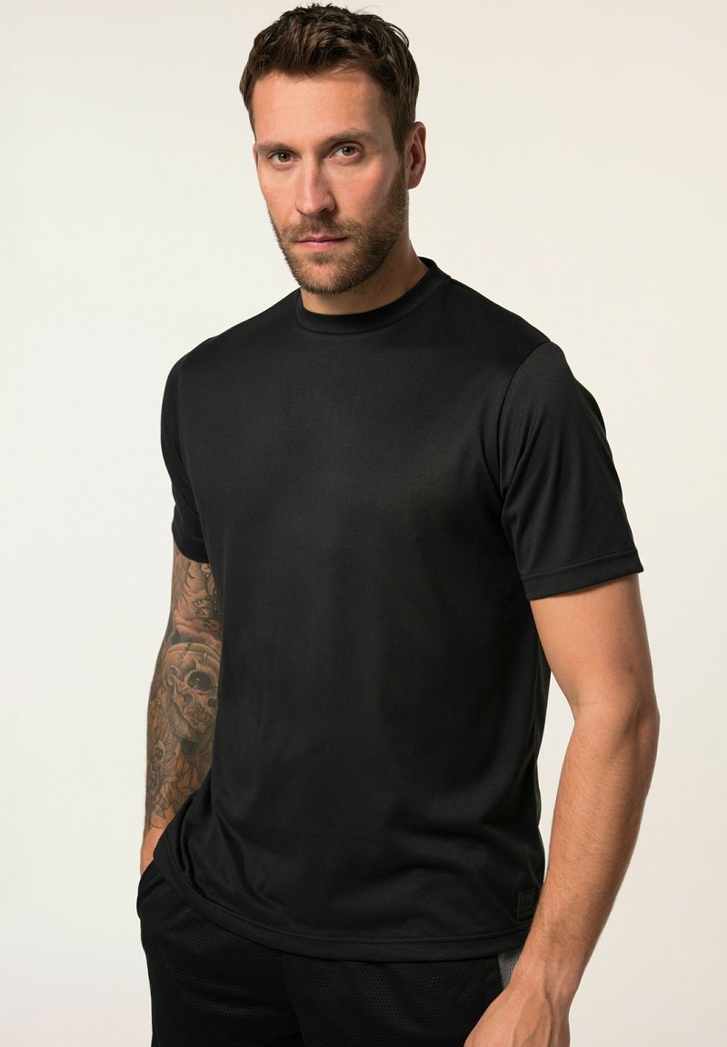 T-shirt nera a maniche corte realizzata in materiale morbido con scollatura rotonda. Presenta una vestibilità comoda e un design minimalista senza loghi visibili.