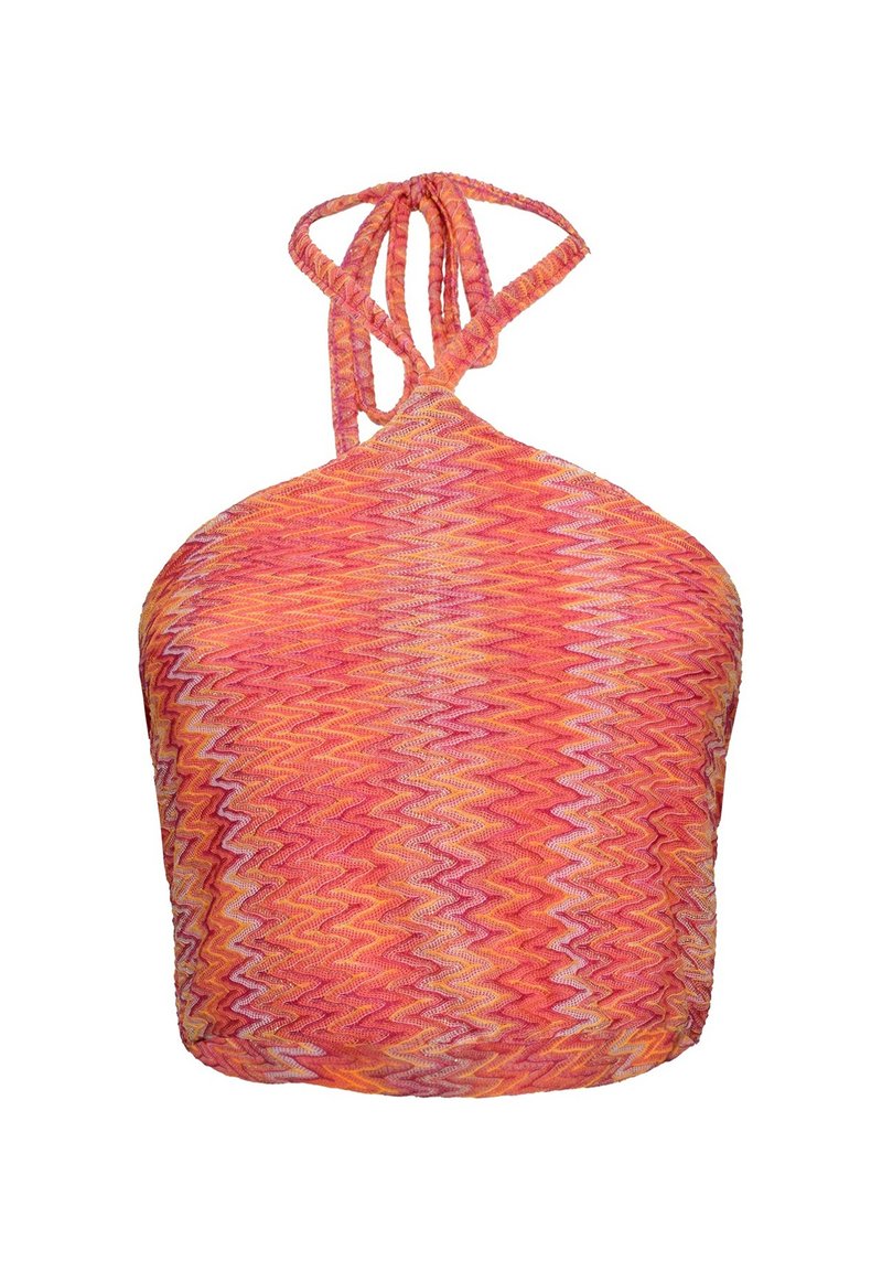 Top halter lavorato a maglia in vivaci tonalità di rosa e arancione con motivo a zigzag. Presenta un colletto da annodare e una texture morbida.