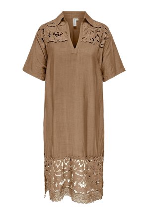 Hnědé šaty délky po kolena s krátkými rukávy, výstřihem do V a květinovou krajkou na ramenech a lemu.