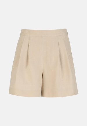 Bež kratke hlače z visokim pasom, oblikovane z gubami spredaj in gladkim pasom, prikazane na svetlo sivi enobarvni podlagi.
