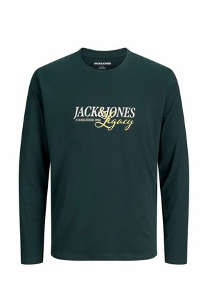T-shirt manches longues vert foncé avec le texte "JACK&JONES Legacy Established 1990" imprimé en blanc et jaune sur le devant.