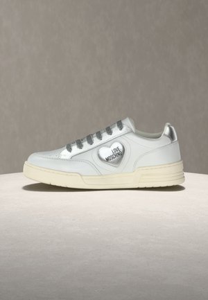 MADISON - Športni copati - white/silver-coloured