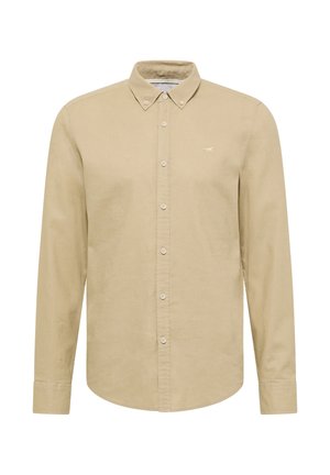 Beżowa koszula z długim rękawem na guziki, z kołnierzykiem zapinanym na guziki oraz małym haftowanym logo konia po lewej stronie na piersi.