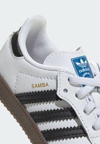 adidas Originals SAMBA UNISEX - Trainers - white/core black gum