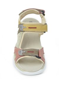 Sandalia con un upper beige con acentos en rosa, marrón y amarillo; correas ajustables con hebilla, suela texturizada y diseño abierto.